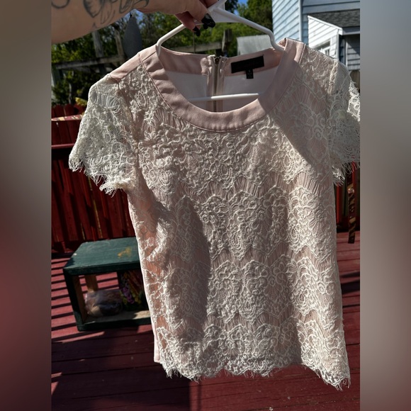 Leo Meets Virgo Cream Lace Lay Over Soft Pink Polyester top• Zip back• Size: S - Picture 6 of 10